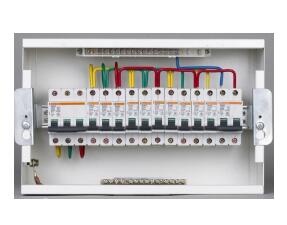 在消防配電箱中，空氣開關所扮演的角色